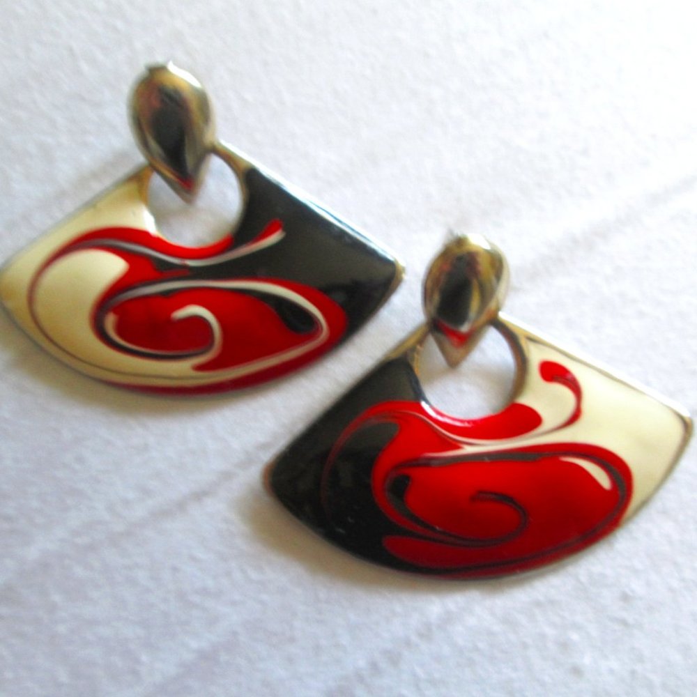 VINTAGE 80s new wave black Red pour paint swirl earrings